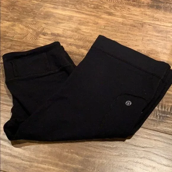 Lululemon black baggy capris - Picture 1 of 9